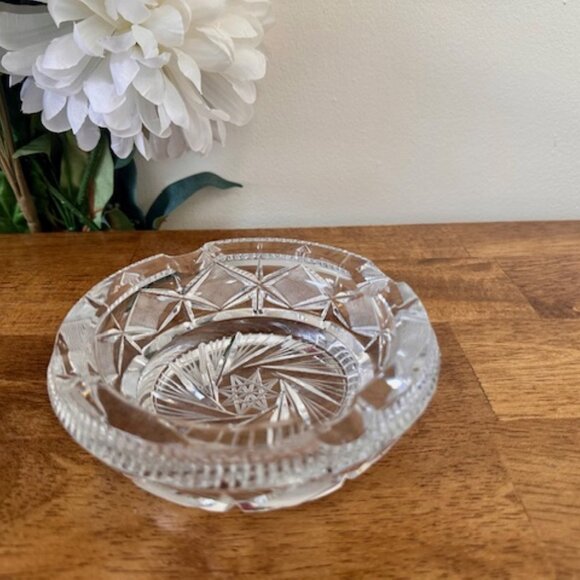 Vintage Heavy Cut Crystal Ashtray Starburst Pressed Glass Accent Decor‎ - Picture 2 of 2